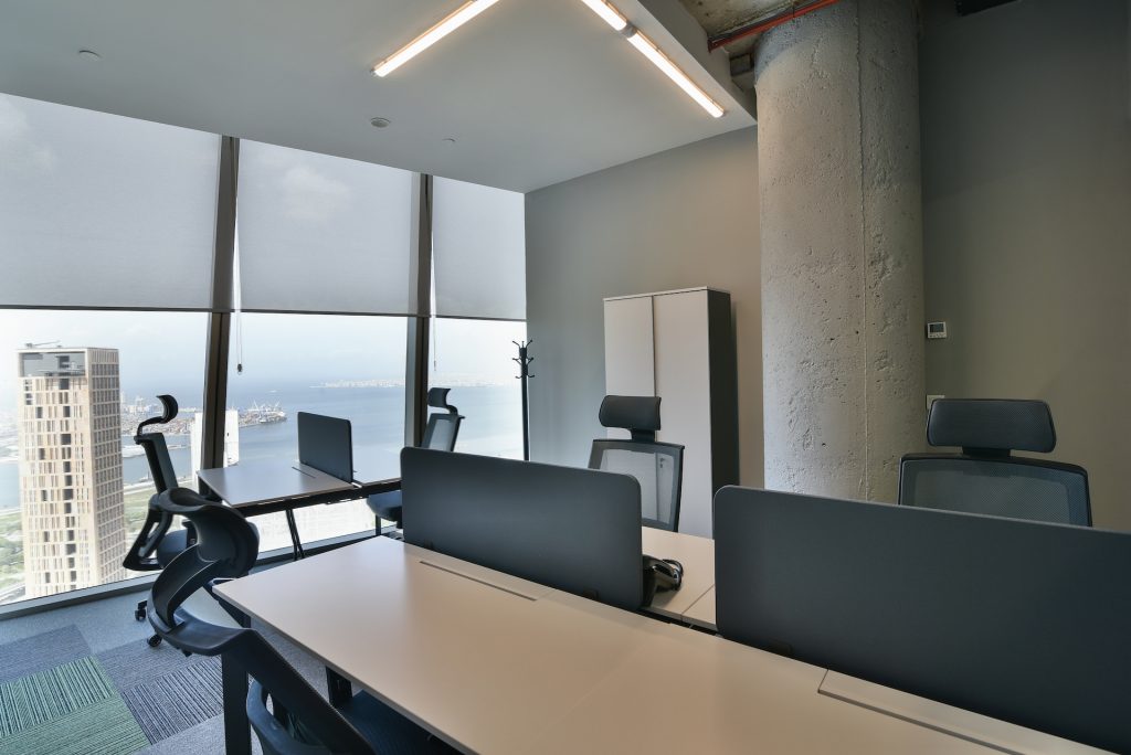 Plaza Cubes Mistral Tower - Hazir Office