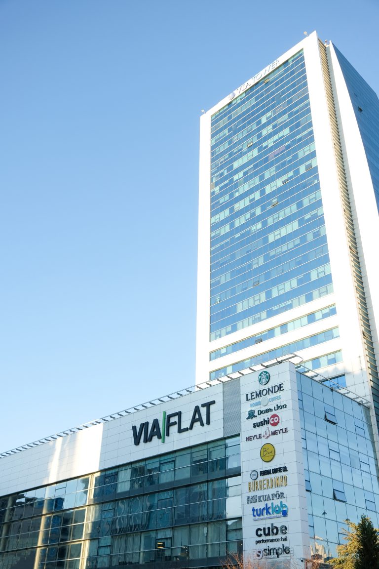 Plaza Cubes ViaFlat Bulding